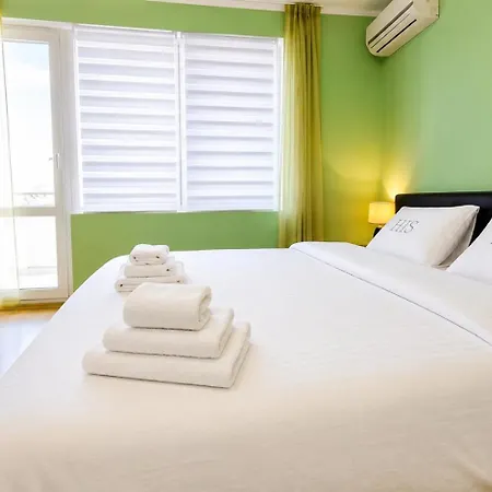 1br W/ Pools & Free Parking | Walk To Burgas