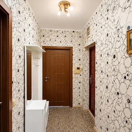 Apartment 1br W/ Pools & Free Parking | Walk To *