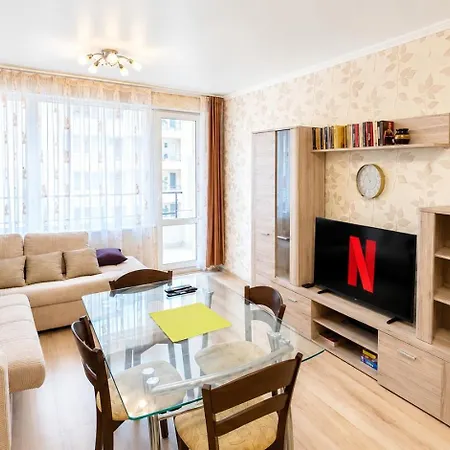 1br W/ Pools & Free Parking | Walk To Apartment Burgas
