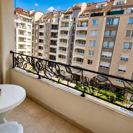 Apartmán 1br W/ Pools & Free Parking | Walk To