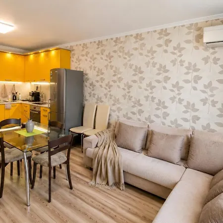 Apartment 1br W/ Pools & Free Parking | Walk To Burgas